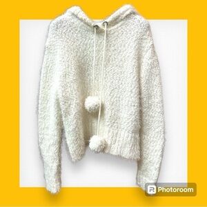 Jun & Ivy at Francesca’s Furry White Pom Pom Sweater chunky knit small